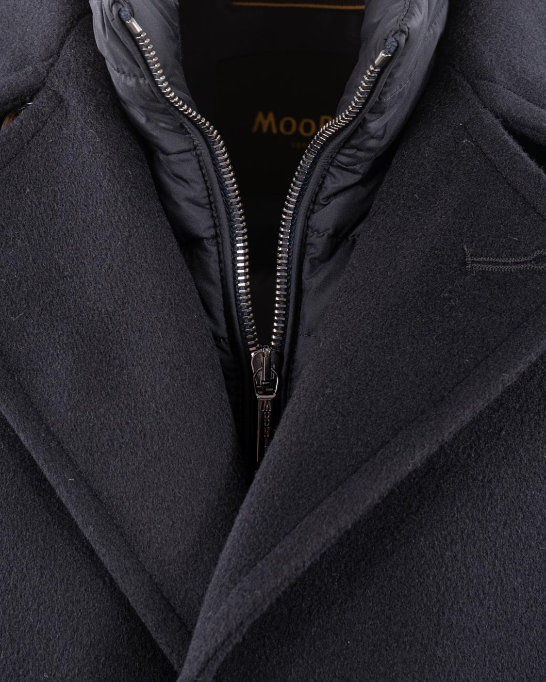 shop MOORER  Giacca: MooRER giaccone "Bolgi".
Lana mista a cashmere.
Corpetto removibile trapuntato a boudin, chiuso da zip spazzolata in metallo.
Chiusura frontale a doppiopetto con bottoni in corno.
Revers a dente.
Alamari ai polsi con bottoni in corno.
Tasche a pistagna sui fianchi.
Spacco centrale sul retro chiuso da bottone in corno.
Interno foderato trapuntato con motivo a quadri.
Comoda tasca interna porta valori.
Composizione: 90% LANA,10% CASHMERE.
Made in Italy.. BOLGI LE-U0497 number 6764169
